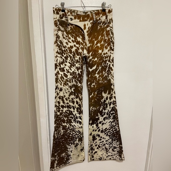 Musera Denim - Cowhide-Print Flare Jeans in Brown & White